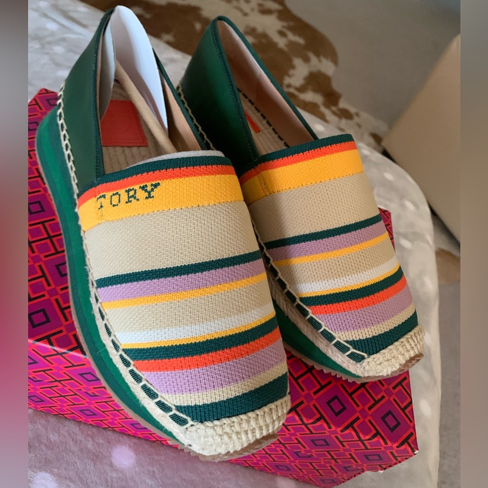 NWT Tory Burch daisy slip-on trainer